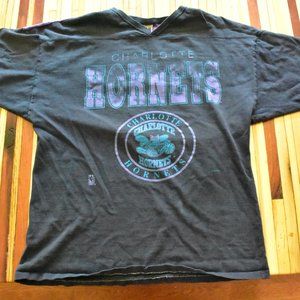 Vintage Charlotte Hornets Men's Large Shirt